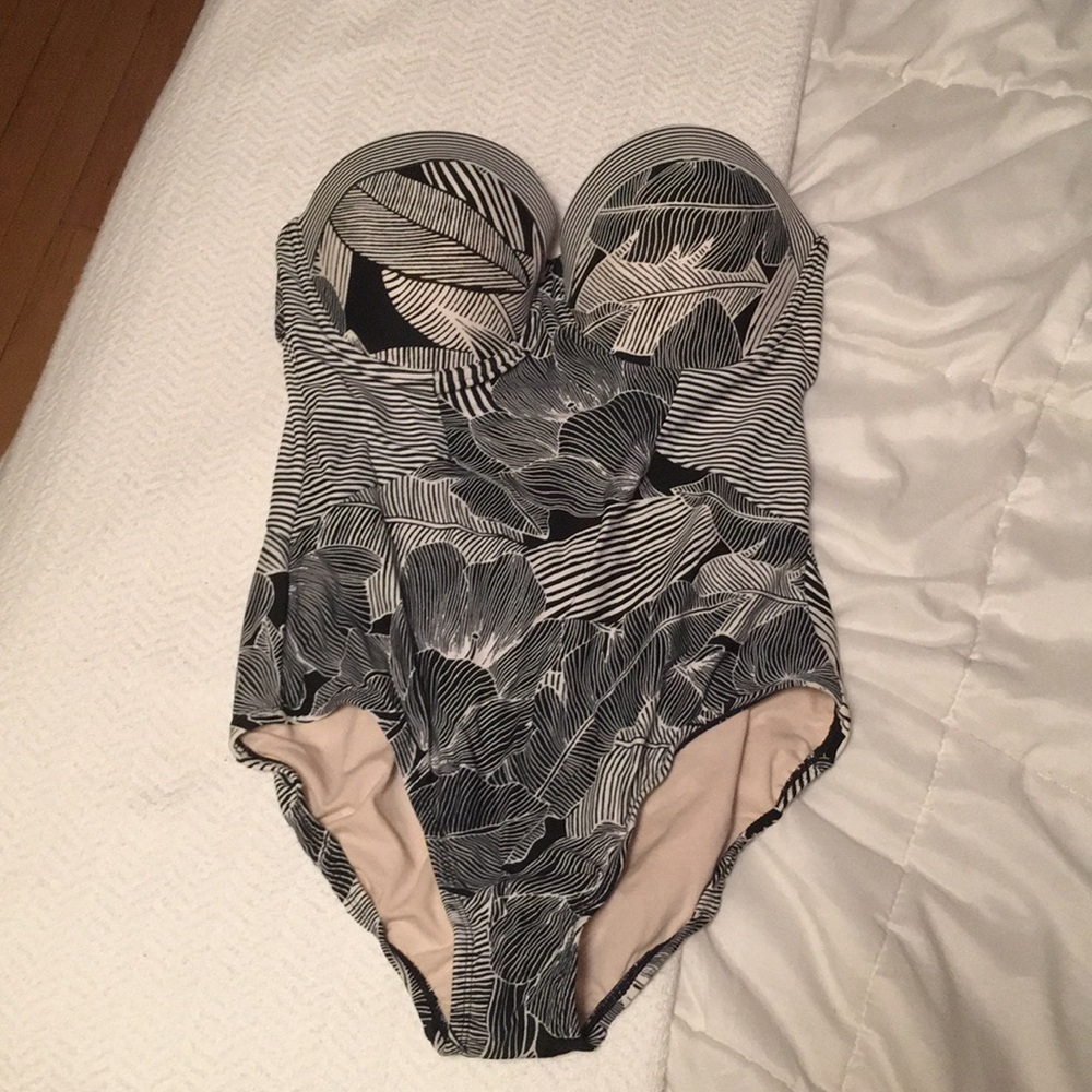 Striped leaf black and white one piece